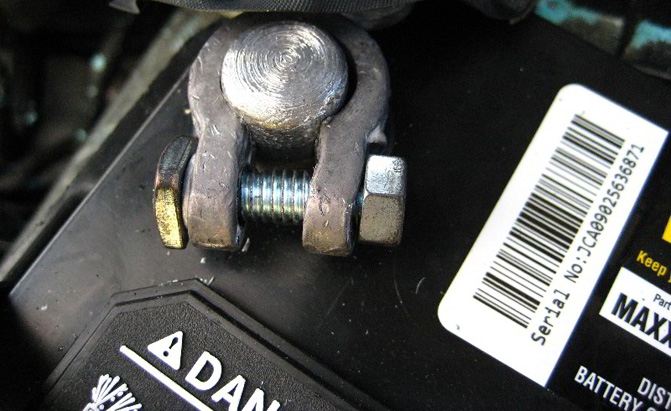 اتصالات ضعیف در پایانه های باتری